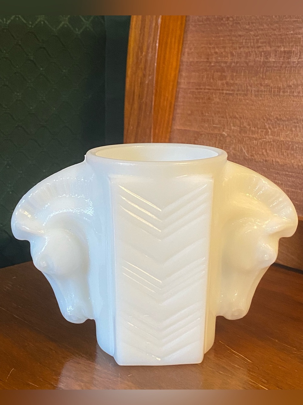 Vintage 1930s Art Deco Macbeth Evans White Milk Glass Trojan Horse Head Vase - Picture 2 of 5